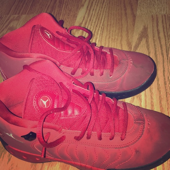 Used red Jordan’s no box